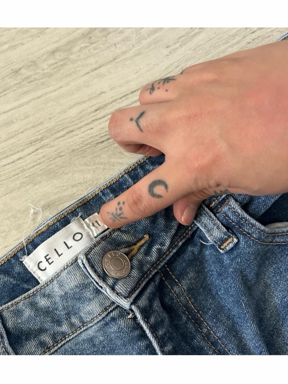 CELLO Women's High-Rise Medium Blue Denim Jeans